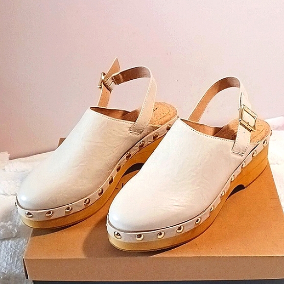 Stunning!  Kelsi Dagger Brooklyn Studded Clogs 9.5 ⚜️ Gorgeous! 👑 - Picture 12 of 12